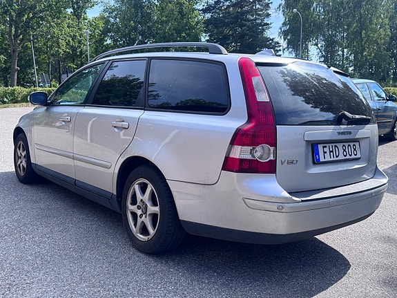 Volvo V50 4 of 5