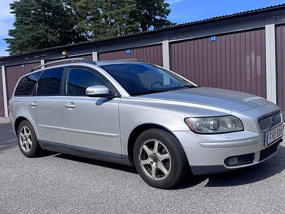 Volvo V50 3 of 5