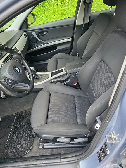 BMW 320i 7 of 8