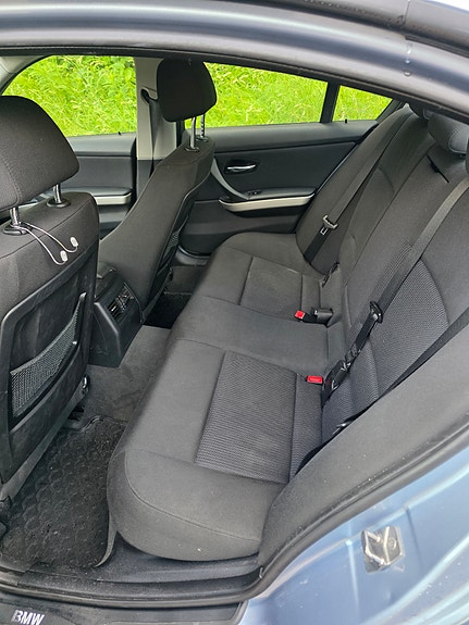 BMW 320i 8 of 8