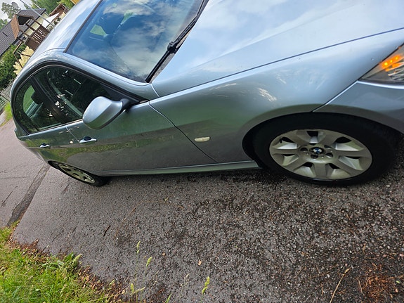 BMW 320i 5 of 5