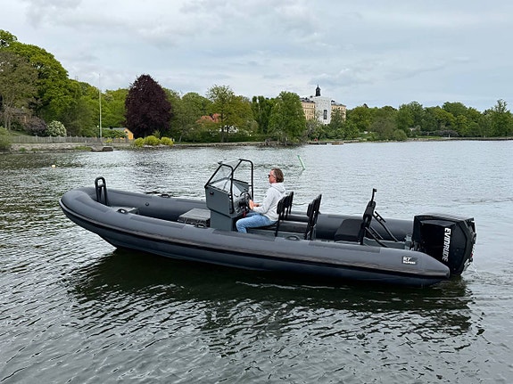 Rupert R7 | Evinrude 200 | 2020 2 of 5