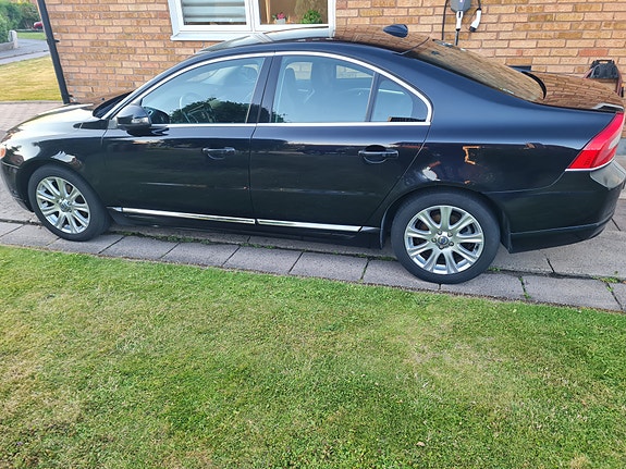 Volvo S80 3 of 5