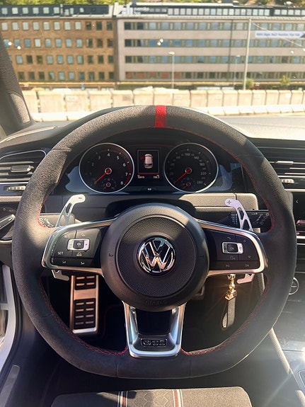 Volkswagen Golf VII 8 of 11