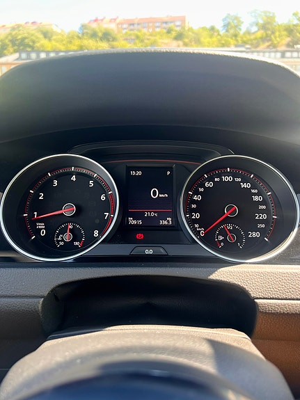 Volkswagen Golf VII 9 of 11