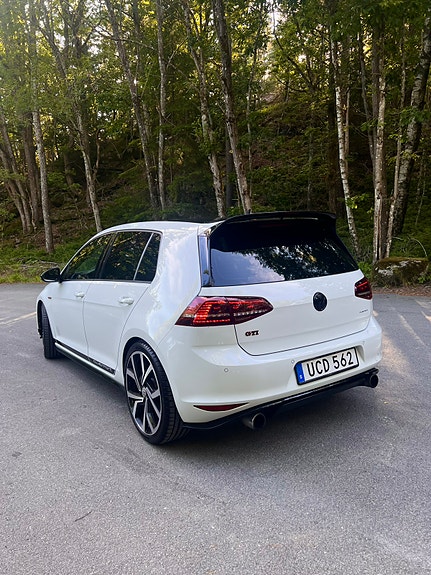 Volkswagen Golf VII 6 of 11