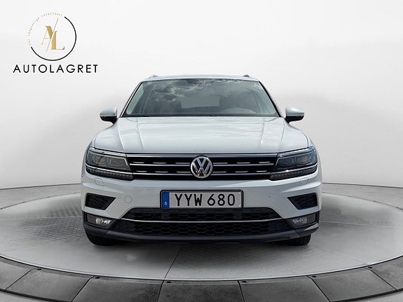 Volkswagen Tiguan 3 of 21