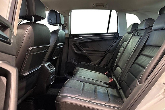 Volkswagen Tiguan 12 of 21