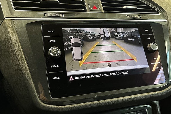 Volkswagen Tiguan 16 of 21