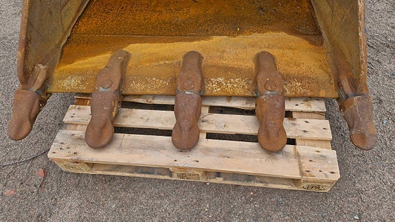 Djupgrävskopa 1600 liter S70 fäste nyskick 2 of 3