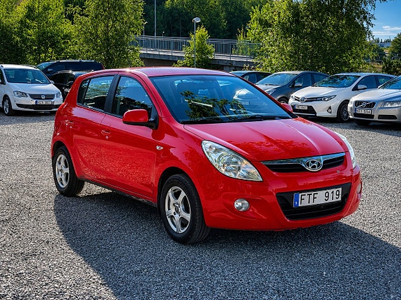 Hyundai i20 2 of 5
