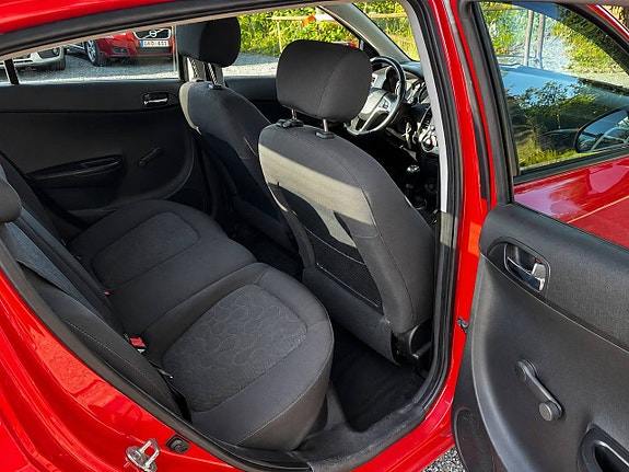 Hyundai i20 10 of 16