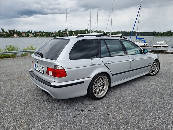 BMW 540i 4 of 5