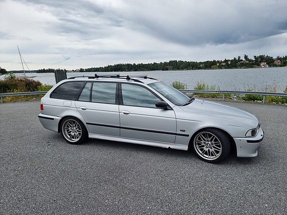 BMW 540i 2 of 5