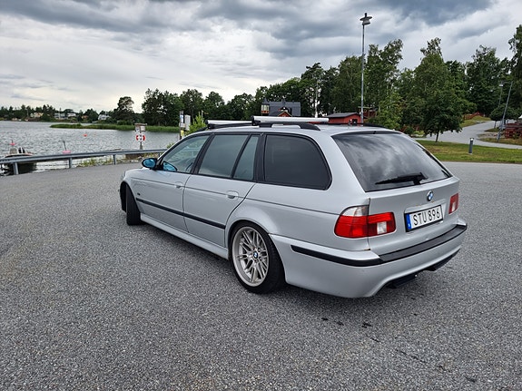 BMW 540i 3 of 5