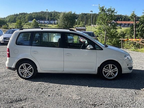 Volkswagen Touran 7 of 21