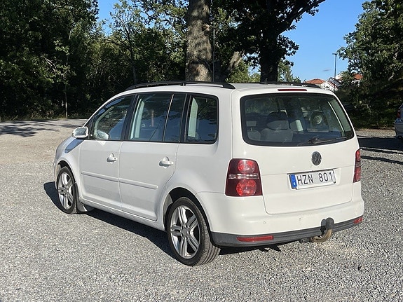 Volkswagen Touran 4 of 21