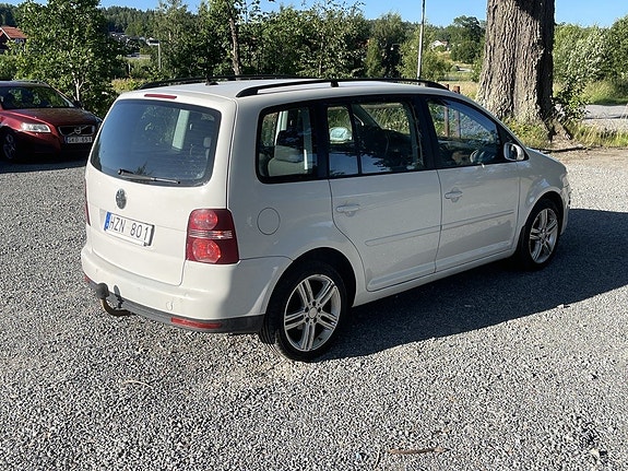 Volkswagen Touran 3 of 21