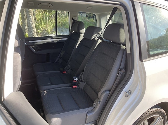 Volkswagen Touran 21 of 21