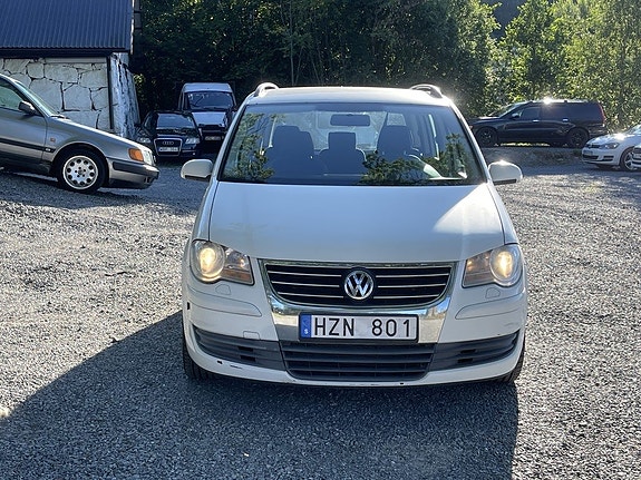 Volkswagen Touran 5 of 21