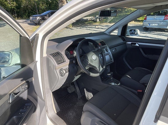 Volkswagen Touran 10 of 21