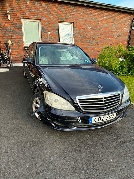 Mercedes-Benz S350 3 of 5