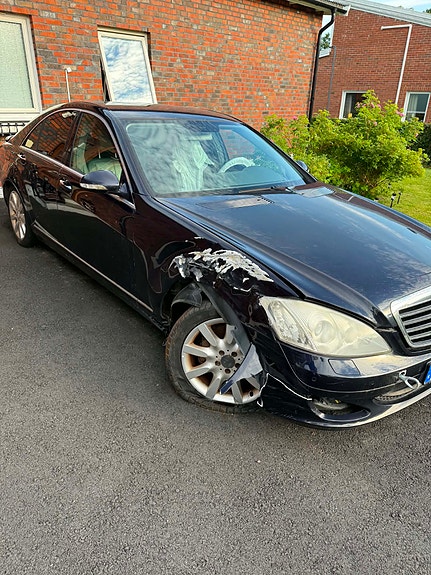 Mercedes-Benz S350 2 of 5