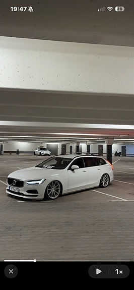 Volvo V90 2 of 6