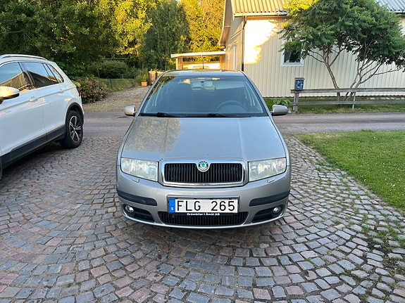 Skoda Fabia 2 of 5