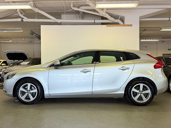 Volvo V40 2 of 5