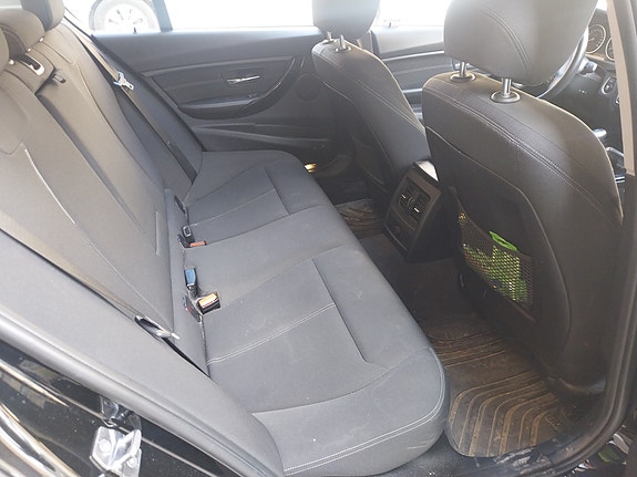 BMW 318d 5 of 6