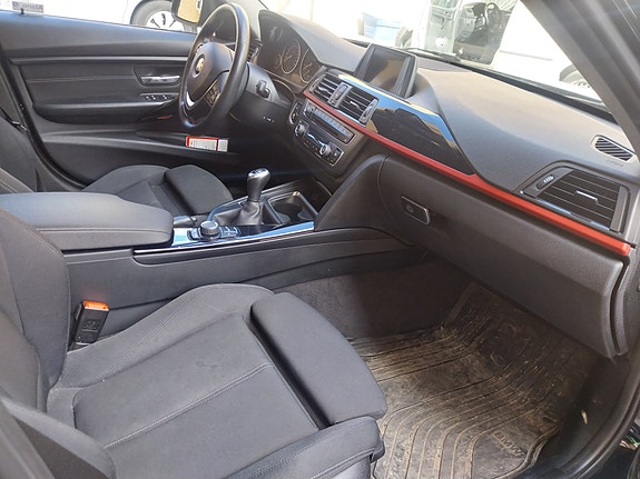 BMW 318d 4 of 6