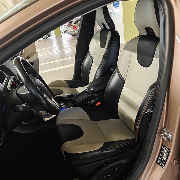Volvo V40 Cross Country 7 of 22