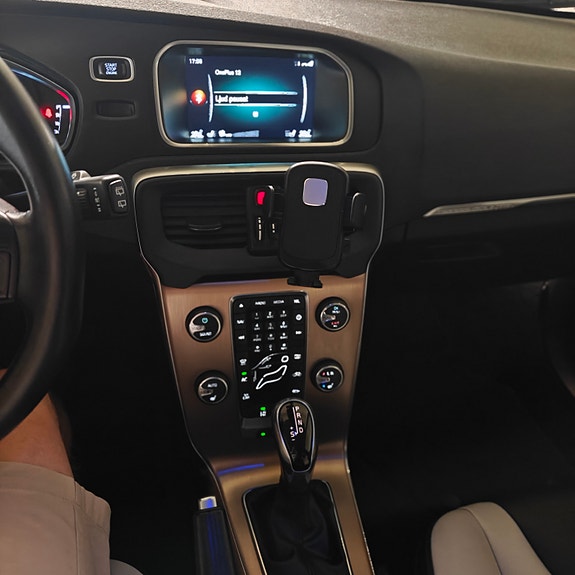 Volvo V40 Cross Country 19 of 22