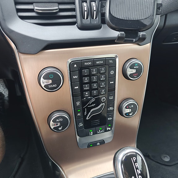 Volvo V40 Cross Country 18 of 22