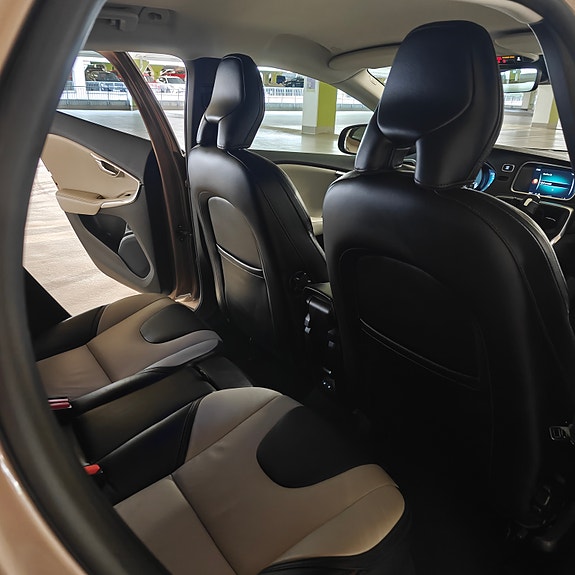 Volvo V40 Cross Country 9 of 22