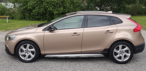 Volvo V40 Cross Country 4 of 5