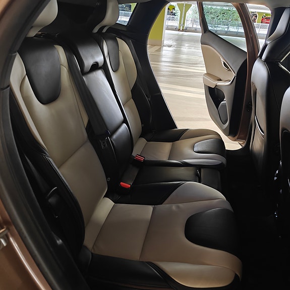 Volvo V40 Cross Country 11 of 22