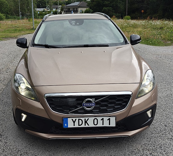 Volvo V40 Cross Country 3 of 5
