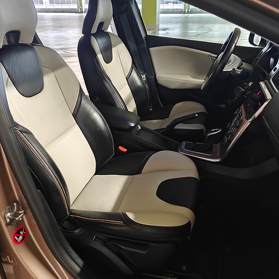 Volvo V40 Cross Country 8 of 22