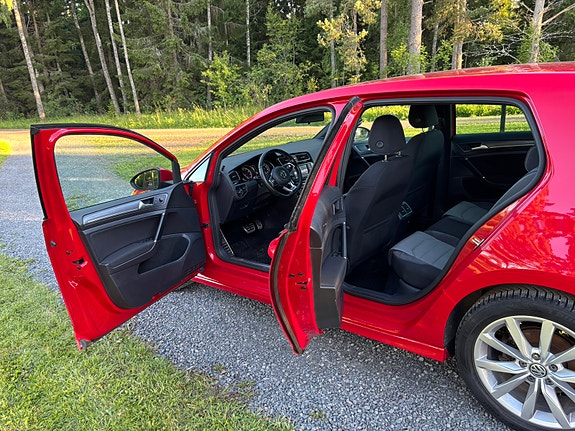 Volkswagen Golf VII 2 of 5
