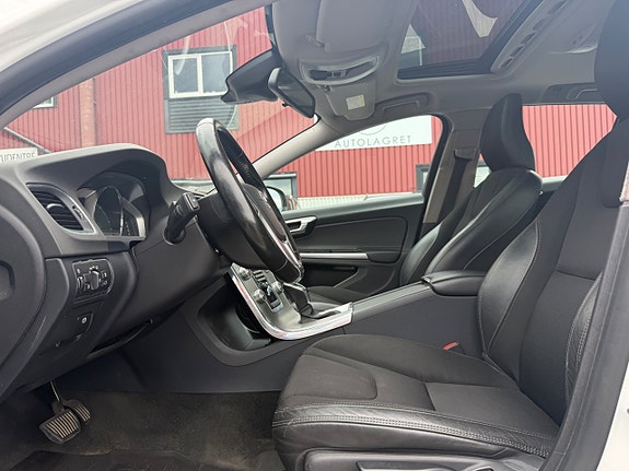Volvo V60 9 of 13