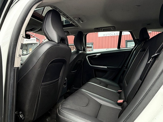 Volvo V60 11 of 13