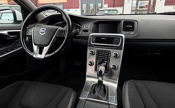 Volvo V60 13 of 13