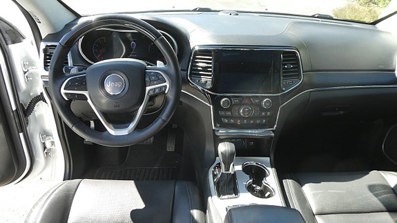 Jeep Grand Cherokee 11 of 27