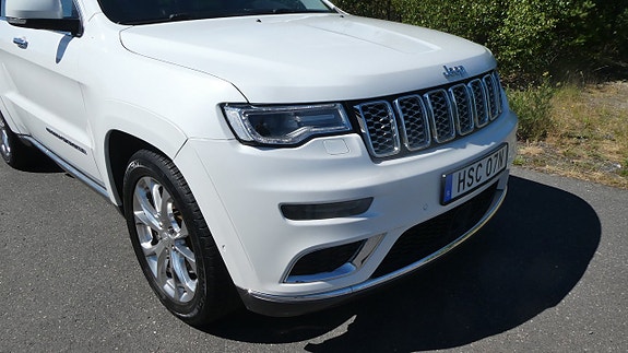 Jeep Grand Cherokee 25 of 27