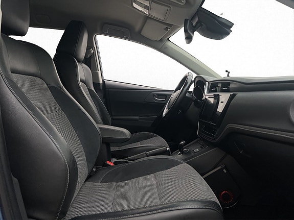 Toyota Auris 12 of 30