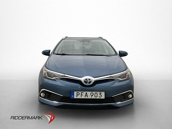 Toyota Auris 2 of 5