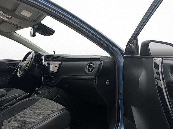 Toyota Auris 13 of 30