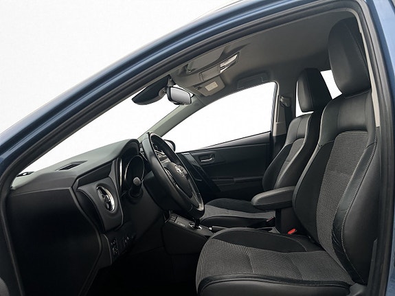 Toyota Auris 11 of 30